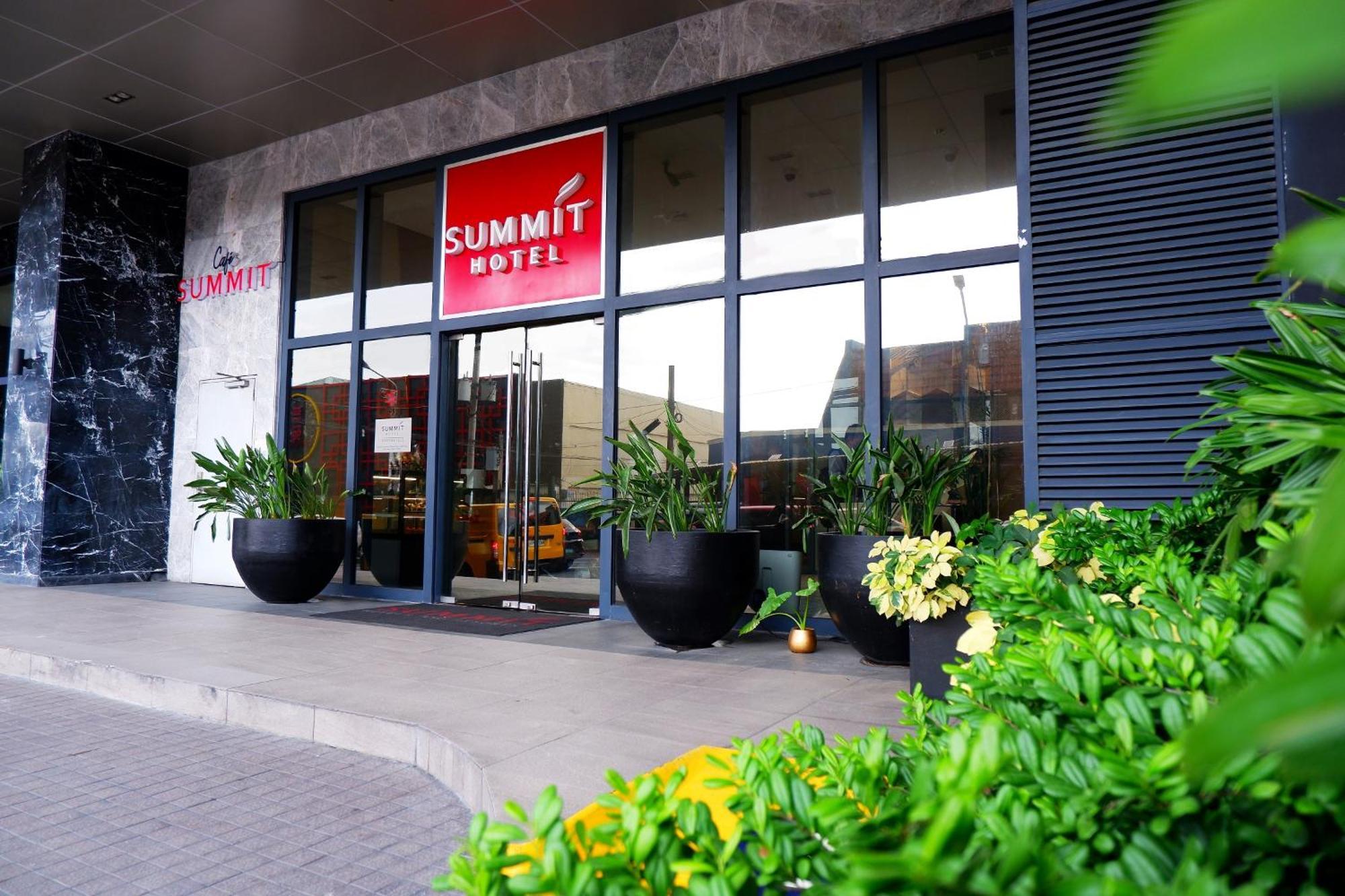 Summit Hotel Greenhills Quezon City Bagian luar foto