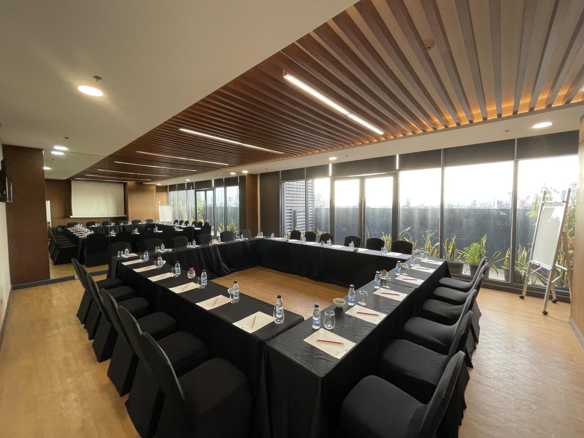 Summit Hotel Greenhills Quezon City Bagian luar foto