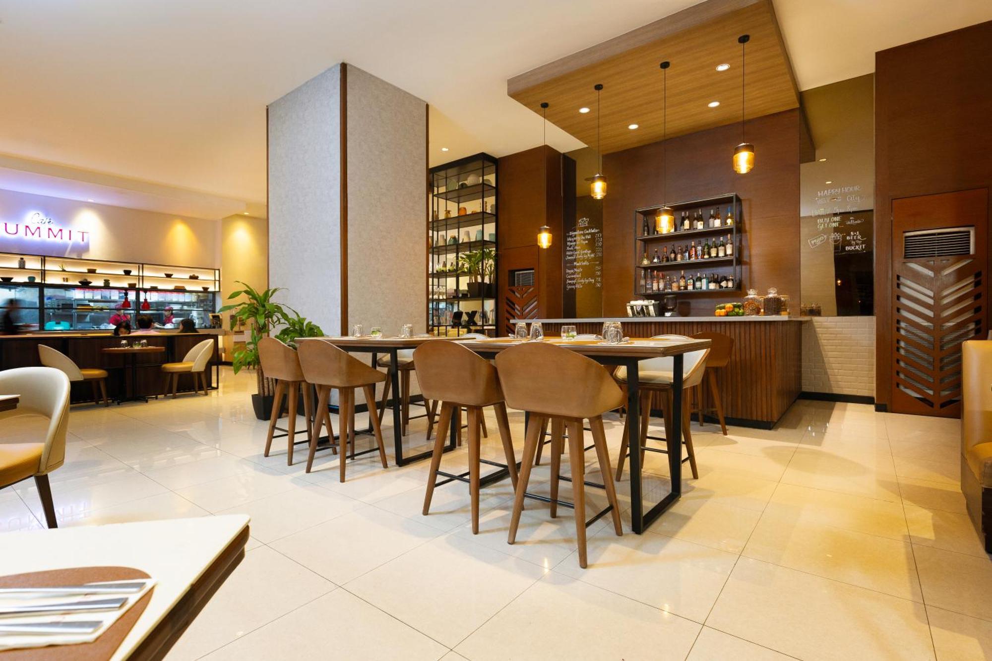 Summit Hotel Greenhills Quezon City Bagian luar foto