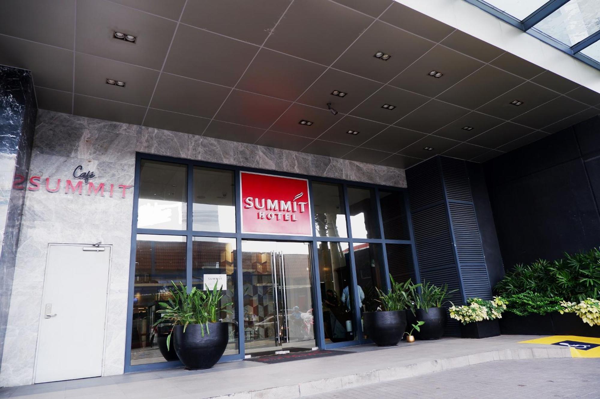 Summit Hotel Greenhills Quezon City Bagian luar foto