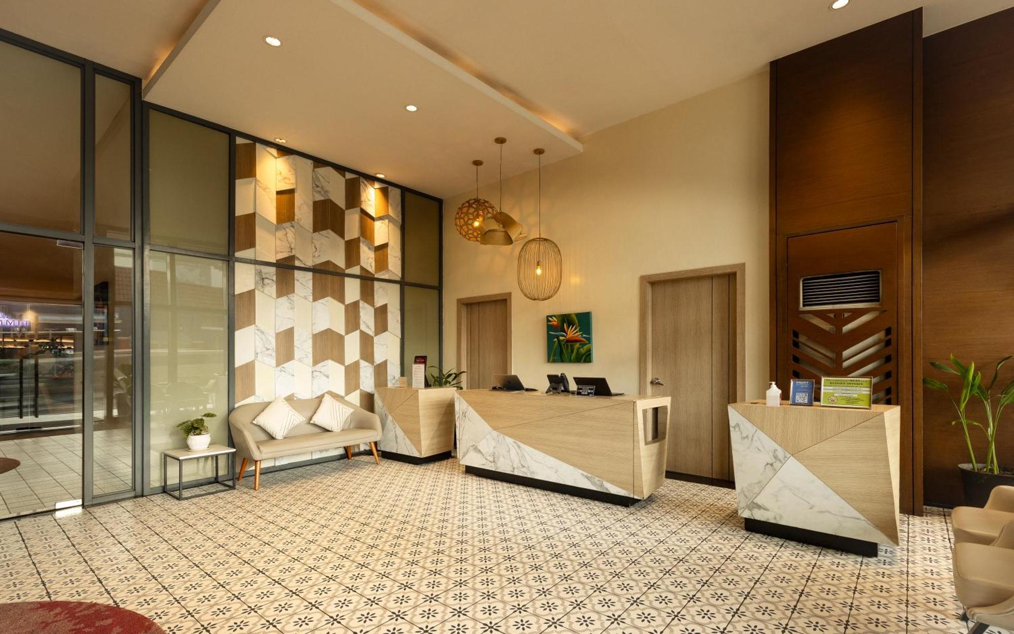 Summit Hotel Greenhills Quezon City Bagian luar foto